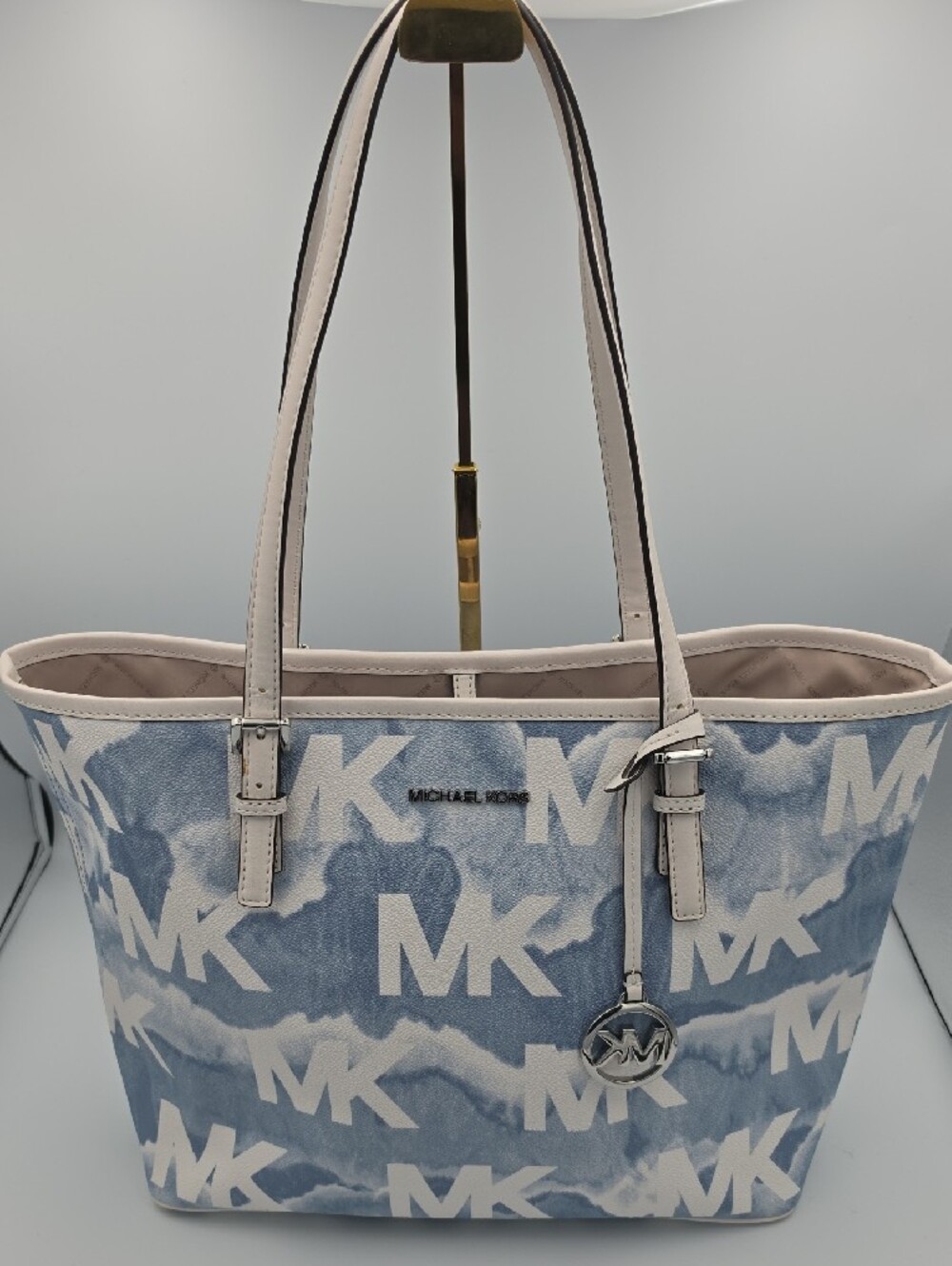 Michael Kors Blue & White Tie-Dye Wash MK Monogram Canvas Large Tote (NWOT)🩵🤍 - Picture 4 of 14